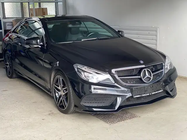 Mercedes-Benz E 220 Coupé BlueTEC AMG / Coupé