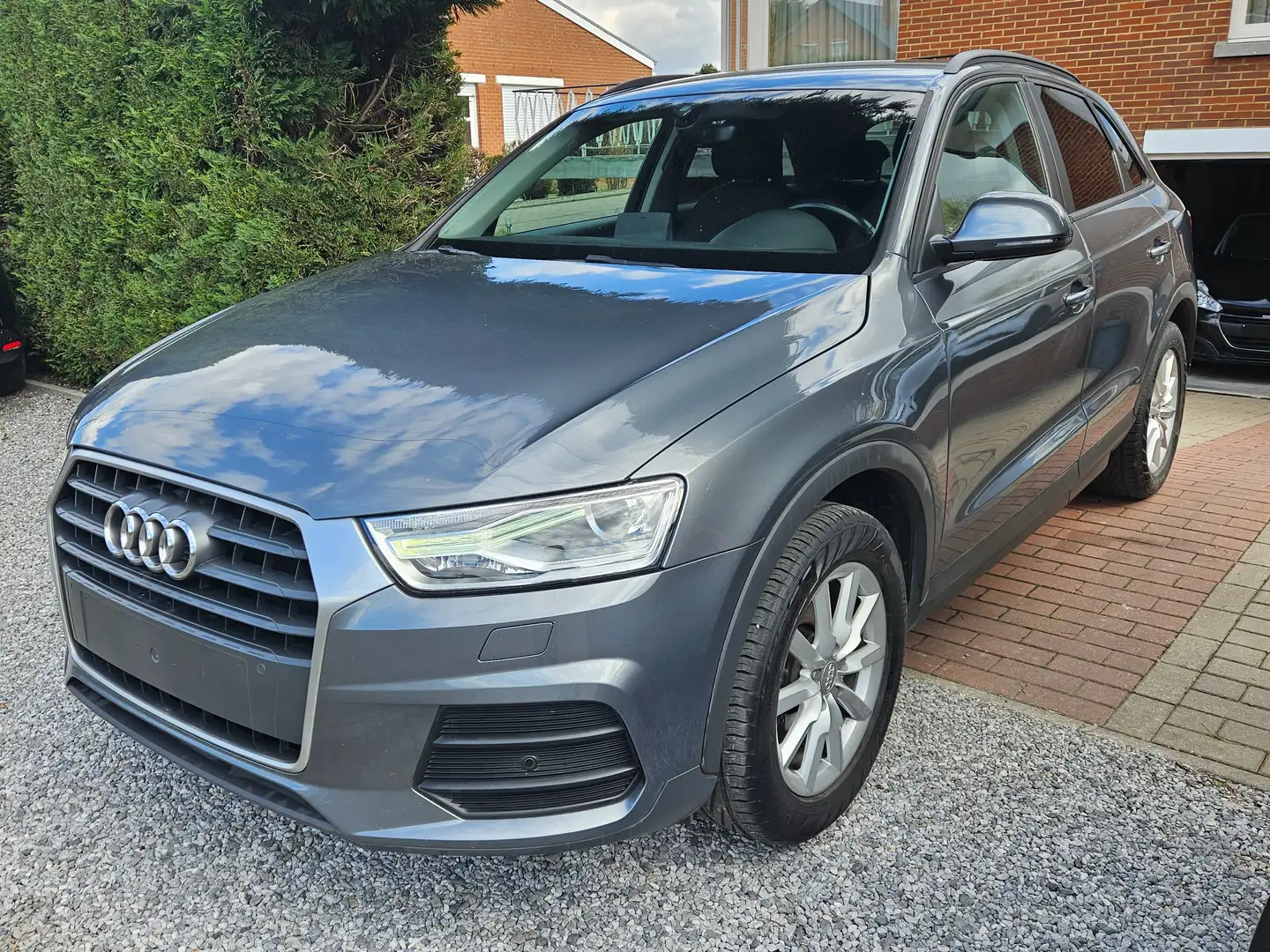 Audi Q3 1.4 TFSI / NAVI/ ATTCH REMORQUE / GARANTIE 12MOIS Gris - 1