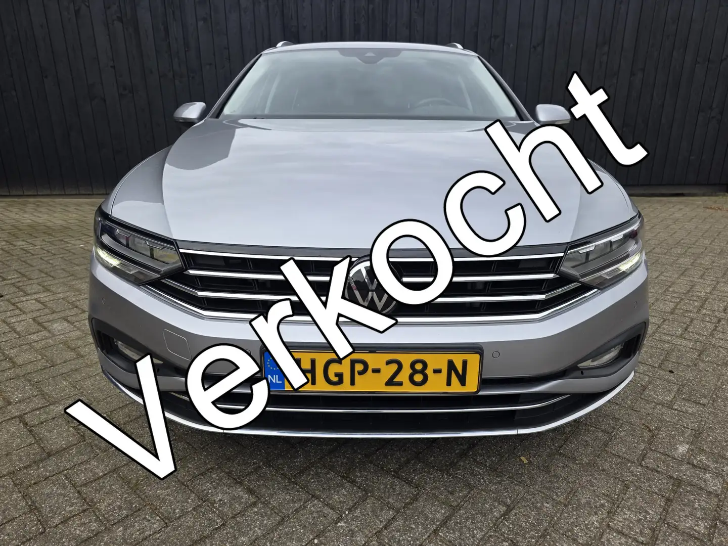 Volkswagen Passat Variant 1.5 TSI Comfort Business Gris - 2