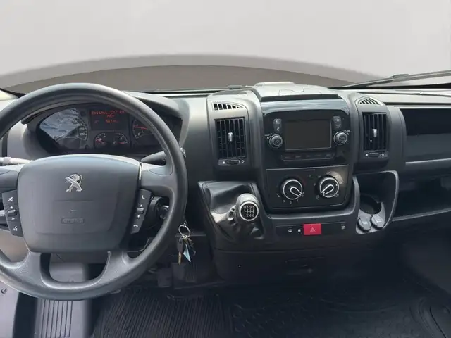 Peugeot Boxer view 10