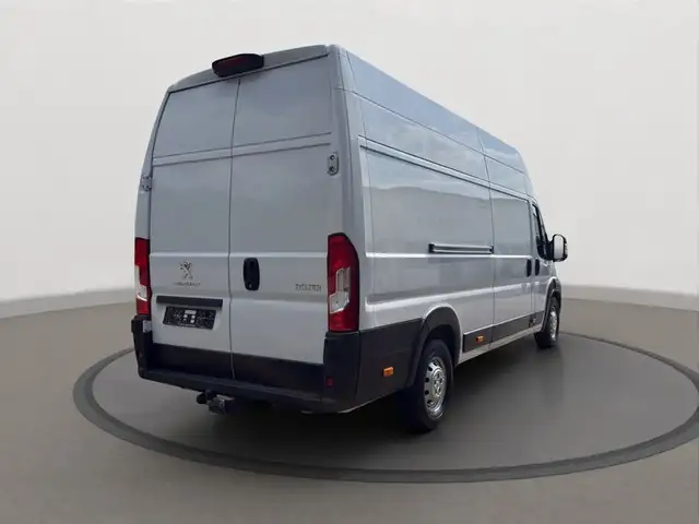 Peugeot Boxer view 5