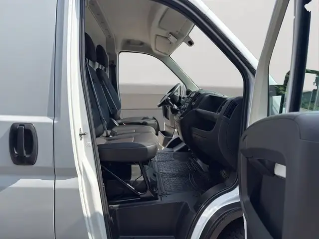 Peugeot Boxer view 9