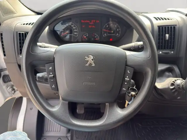 Peugeot Boxer view 12
