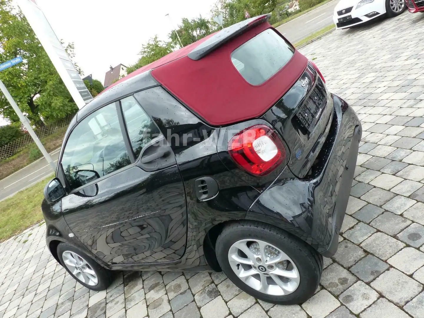 smart forTwo fortwo Cabrio Tailermade 22kw Schnelllade PDC Black - 1