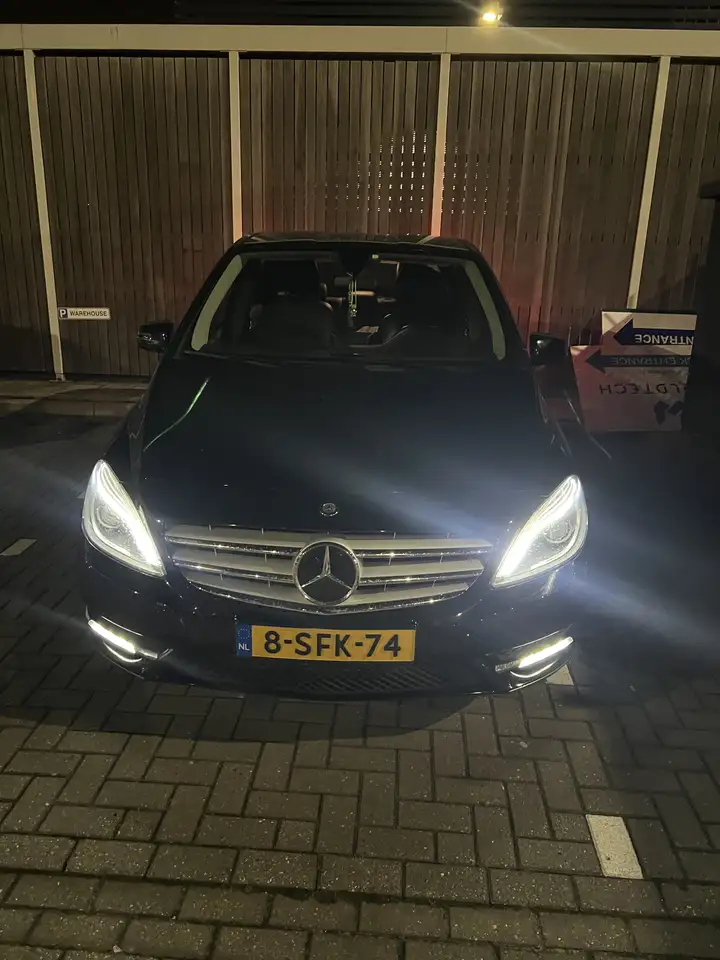 Mercedes-Benz B 180