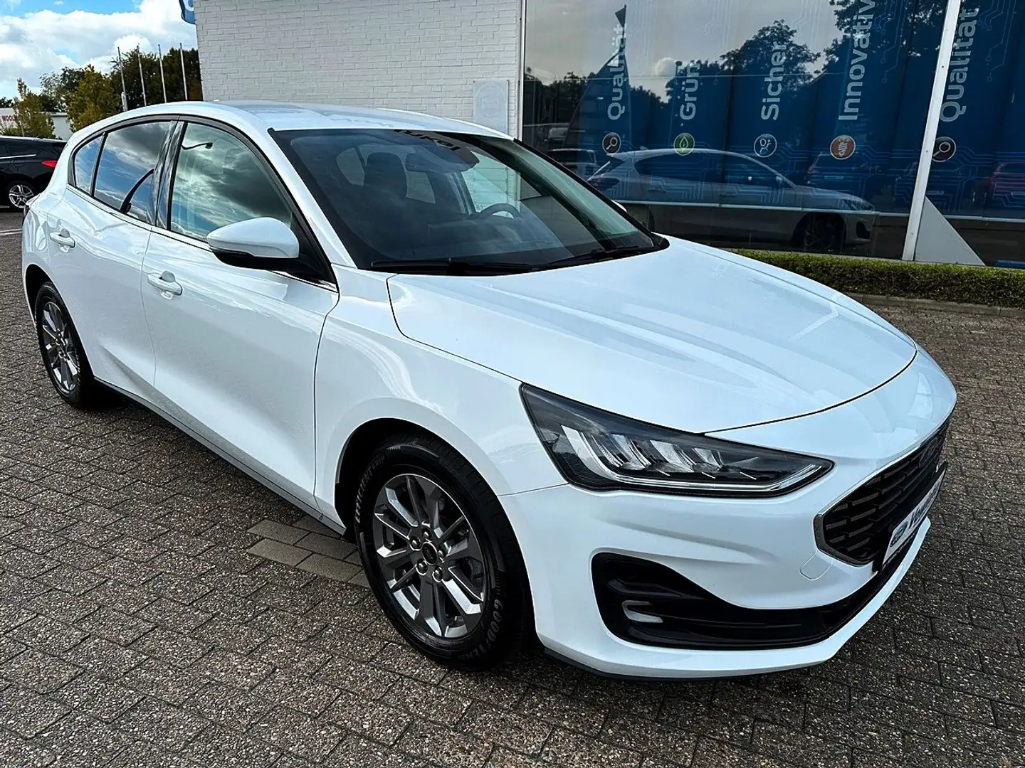 Ford Focus FOCUS TITANIUM DESIGN MHEV Sync4+LED+RFK+DAB+WiR Weiß - 2