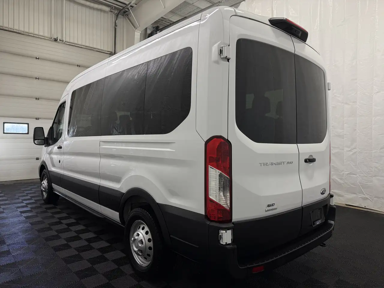 Ford Transit Passenger Wagon снимка Ford Transit Passenger Wagon