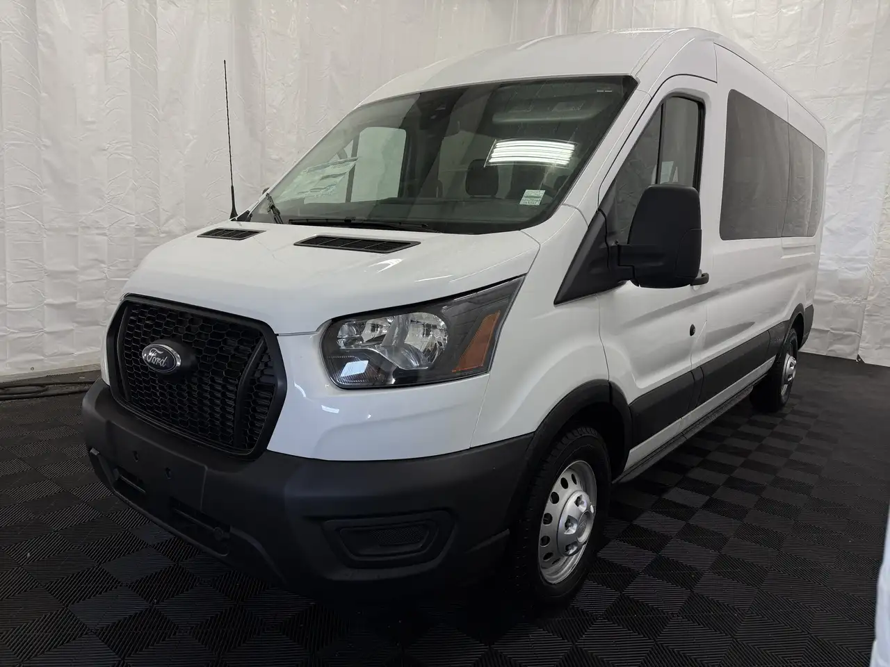 Ford Transit Passenger Wagon снимка Ford Transit Passenger Wagon