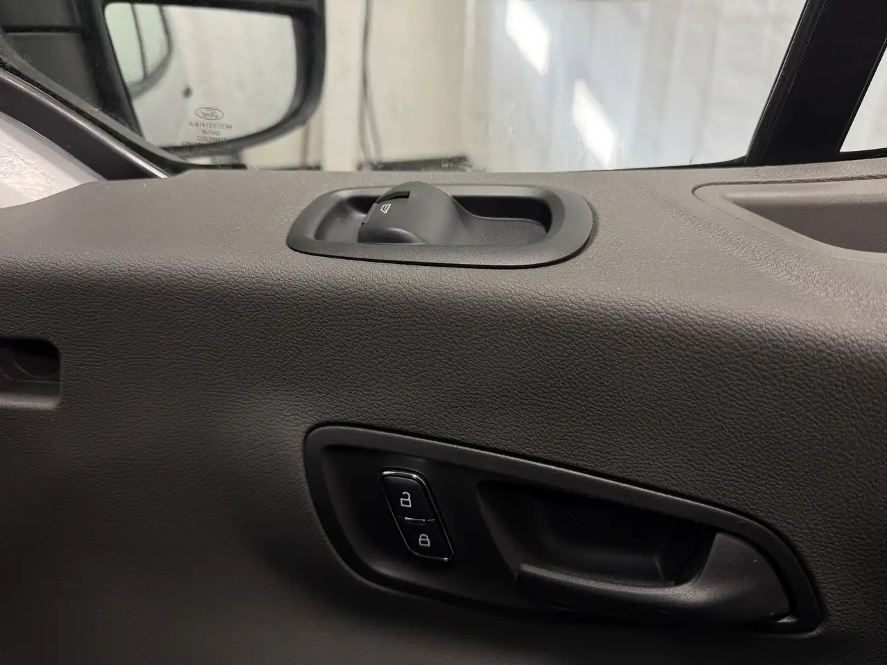 Ford Transit Passenger Wagon снимка Ford Transit Passenger Wagon