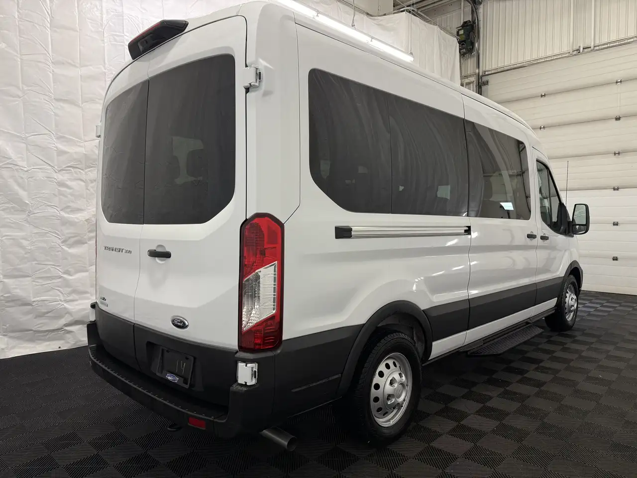 Ford Transit Passenger Wagon снимка Ford Transit Passenger Wagon