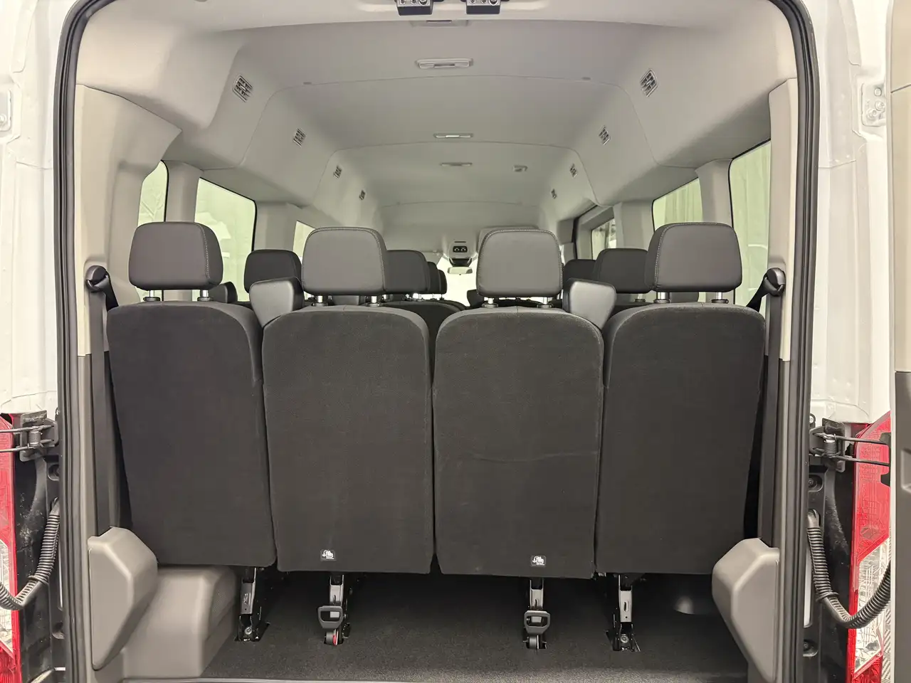 Ford Transit Passenger Wagon снимка Ford Transit Passenger Wagon