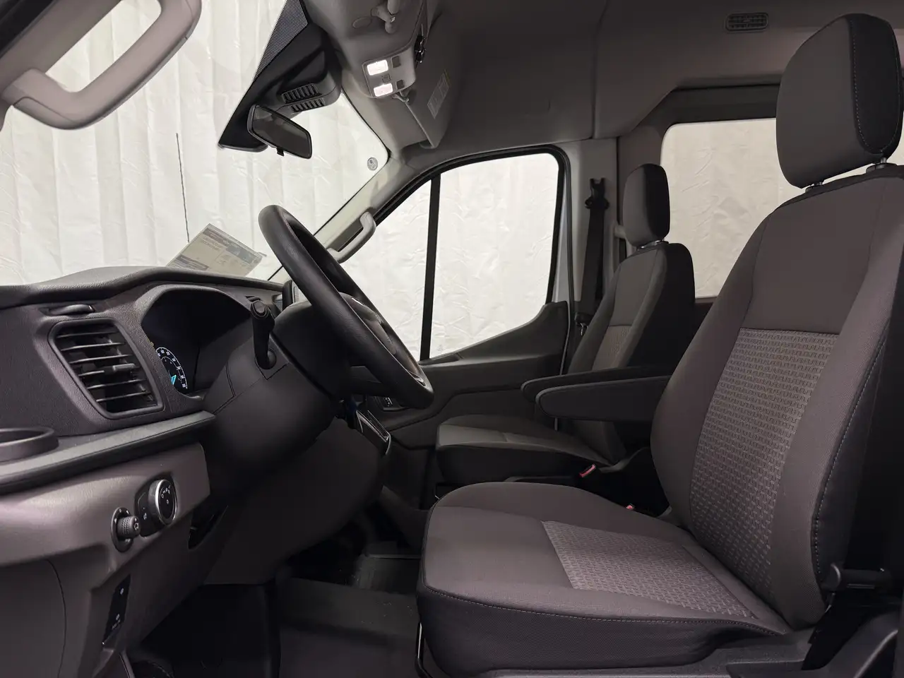 Ford Transit Passenger Wagon снимка Ford Transit Passenger Wagon