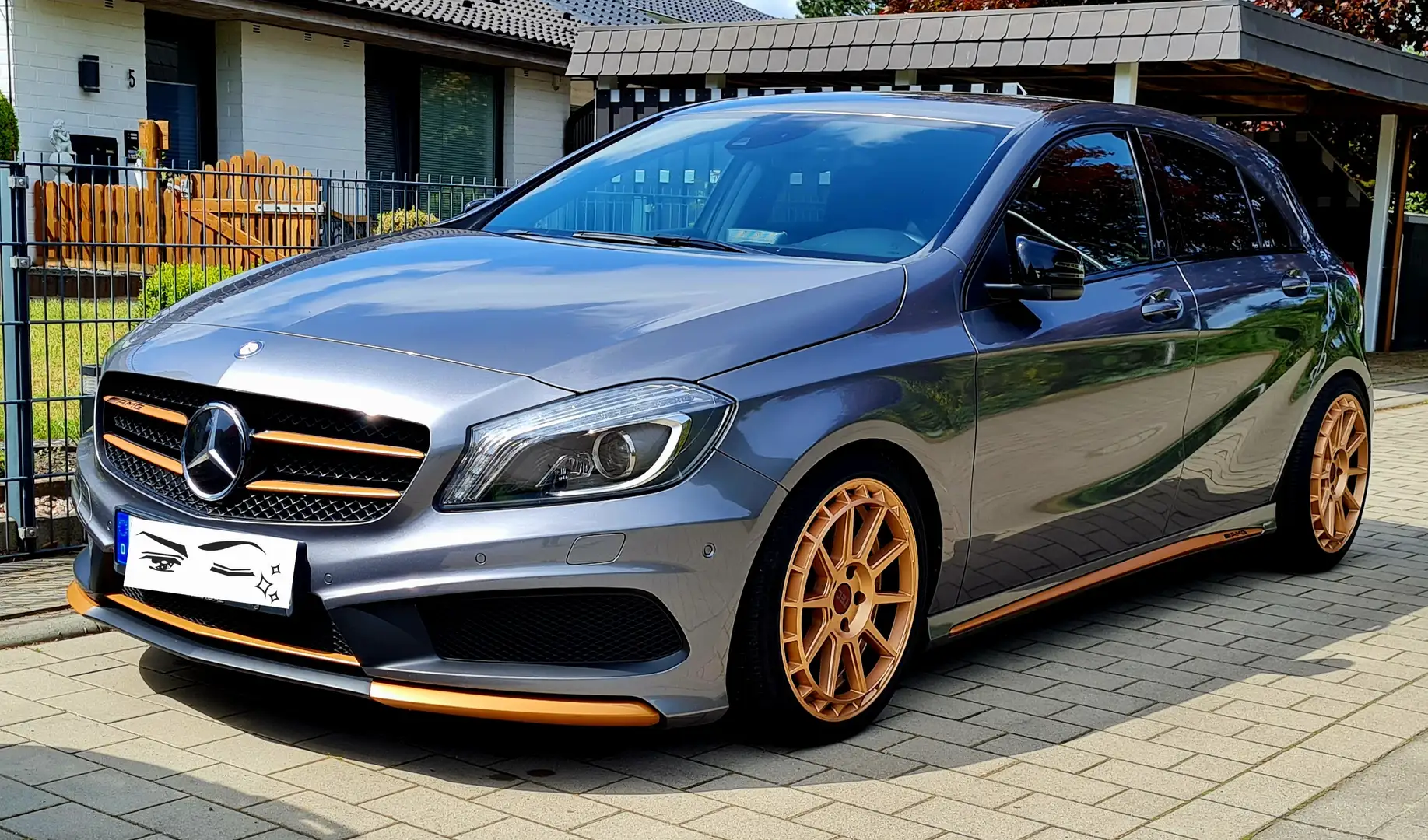 Mercedes-Benz A 200 AMG Line Braun - 1