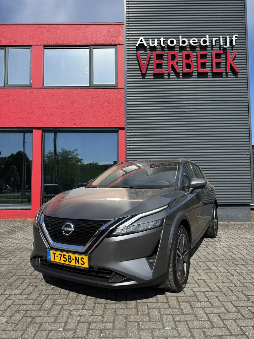 Nissan Qashqai 1.3 MHEV N-Connecta Grijs - 1