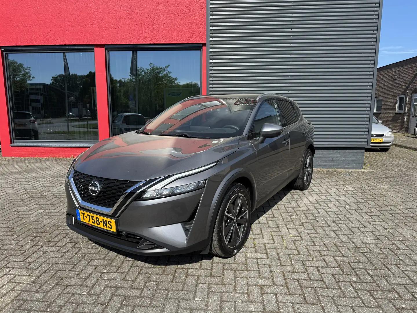Nissan Qashqai 1.3 MHEV N-Connecta Grijs - 2