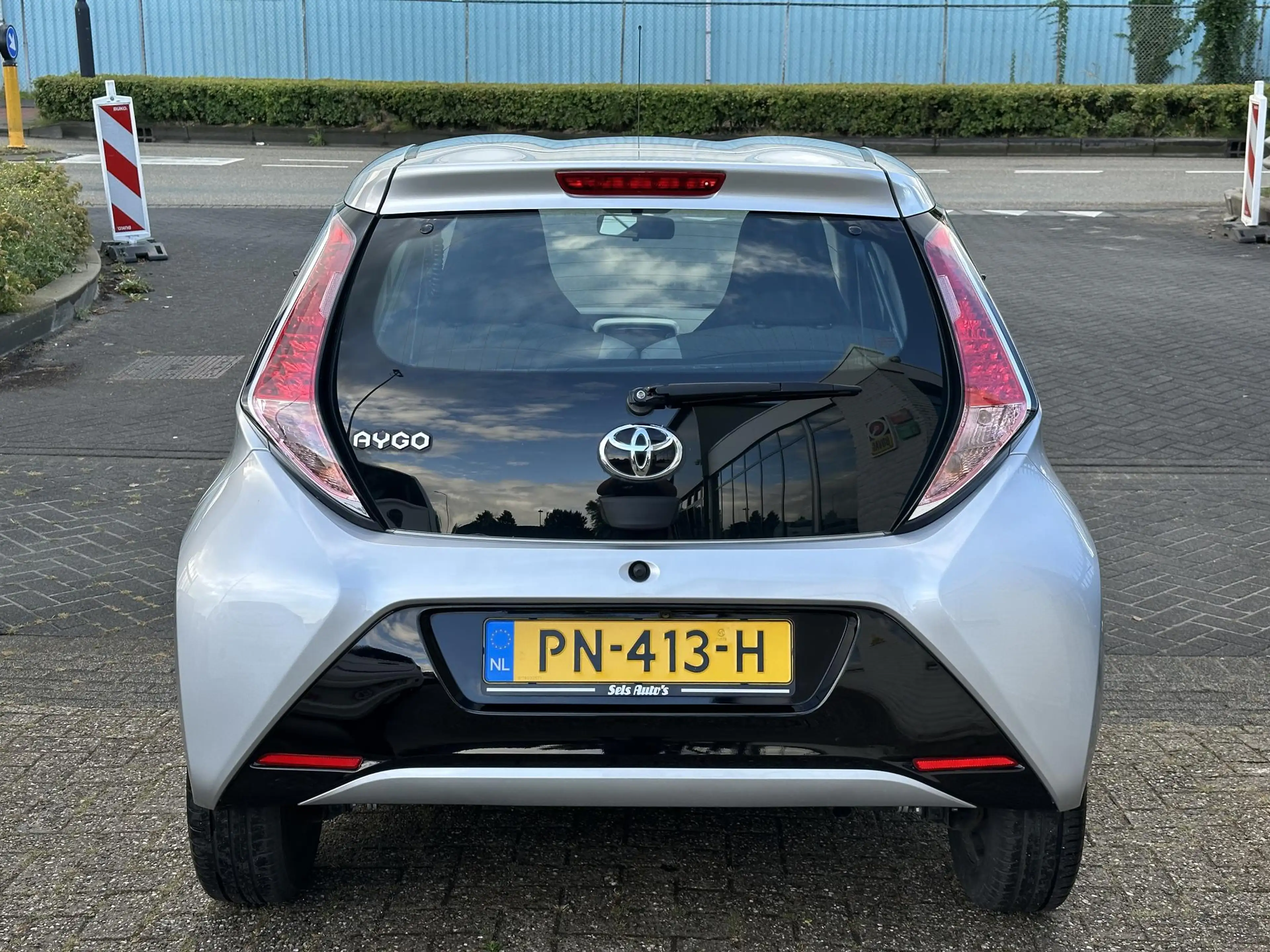 Toyota Aygo 1.0 VVT-i x-play UNIEK!9000KM/1EIGENAAR/NAVI/CAMER — photo 2