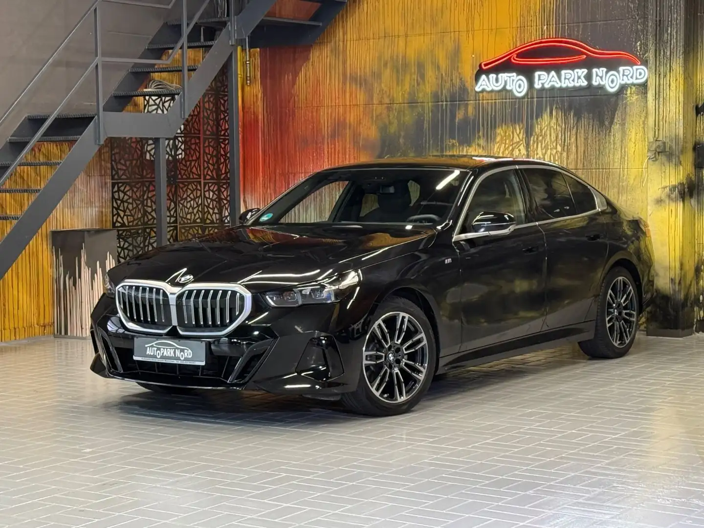 BMW 520 i M Sport~PANO~LED~KAMERA 360°~HEAD-UP Noir - 1