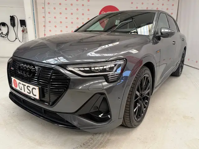 Audi E-Tron view 8