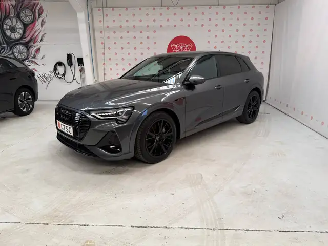 Audi E-Tron main image