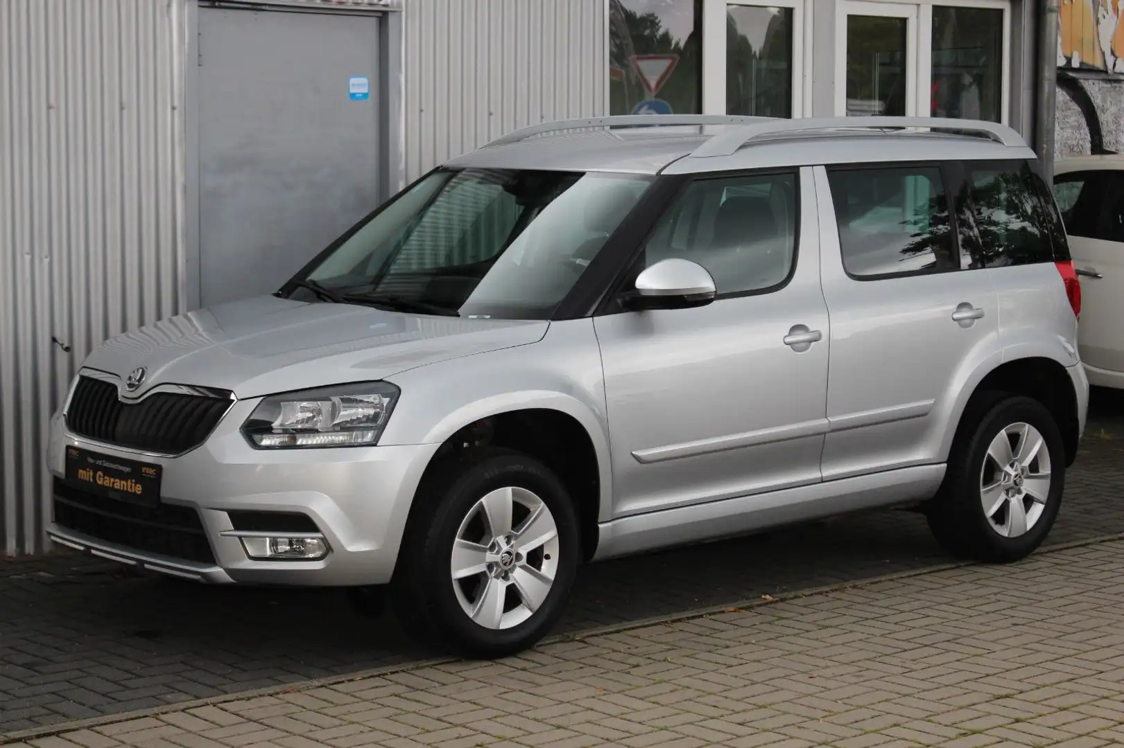 Skoda Yeti 1.4 TSI Ambition Autom.+AHK+Sitzheizung+PDC Silber - 1