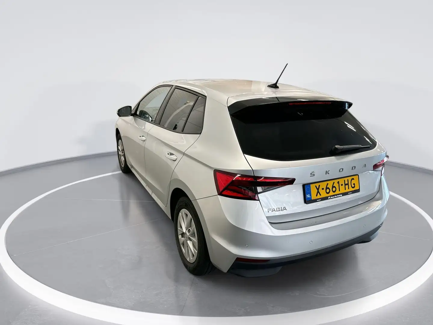 Skoda Fabia 1.0 Tsi 95pk Ambition · Apple/Android Car Play · P Argent - 2