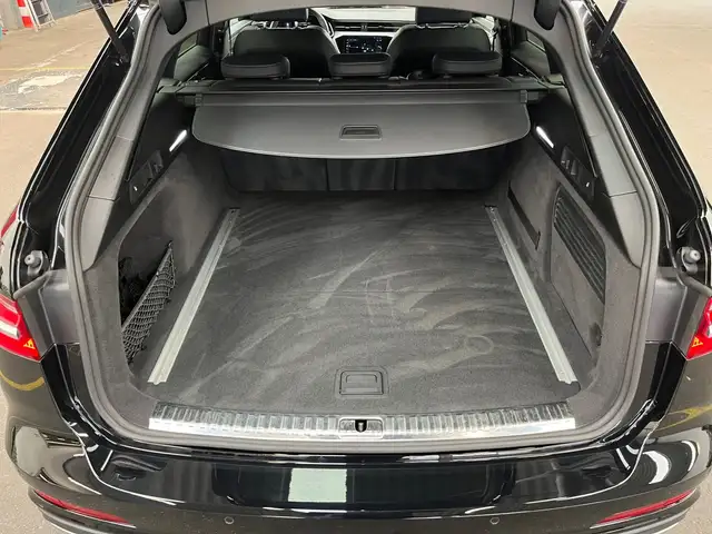Audi A6 view 11