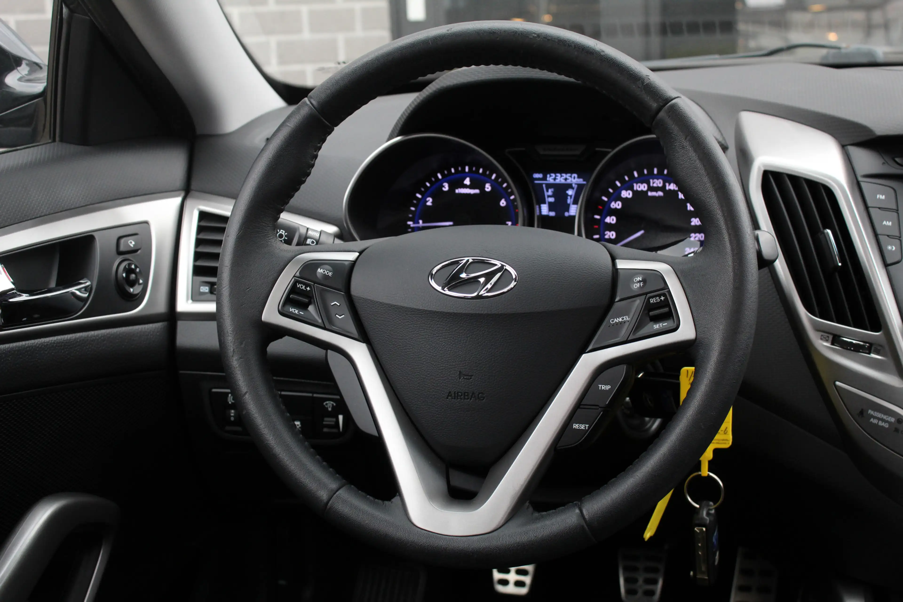 Hyundai VELOSTER 1.6 GDI i-Vision / Panoramadak / Camera / N.A.P. — photo 13