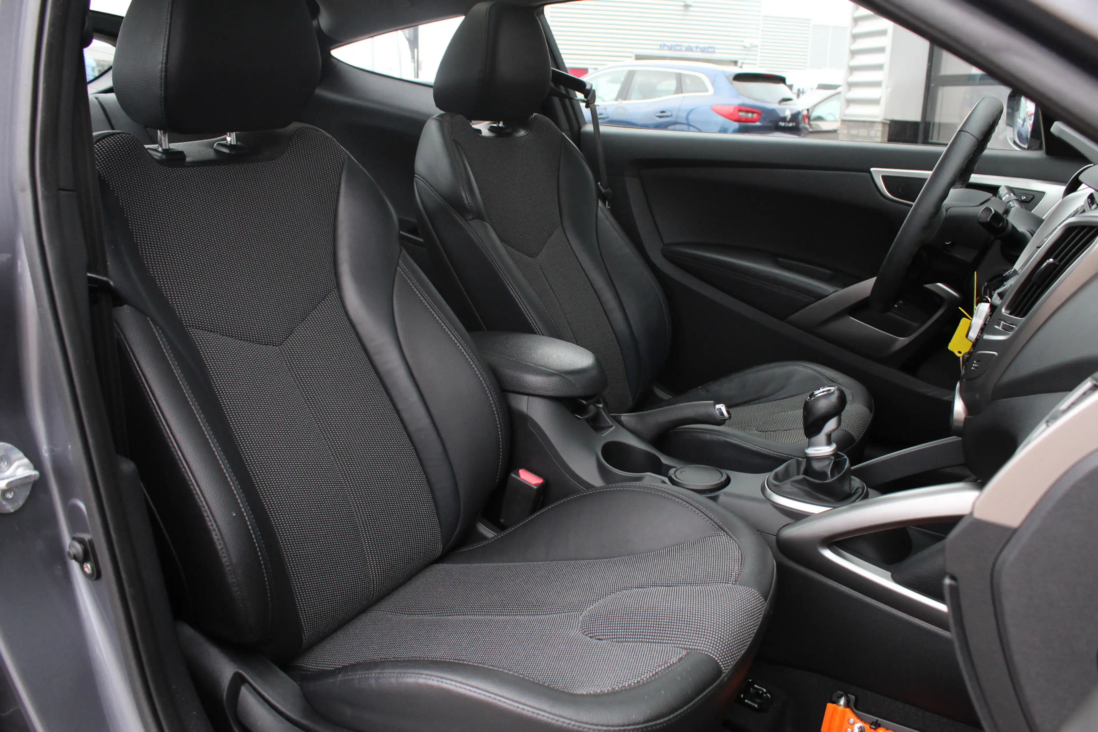 Hyundai VELOSTER 1.6 GDI i-Vision / Panoramadak / Camera / N.A.P. — photo 11