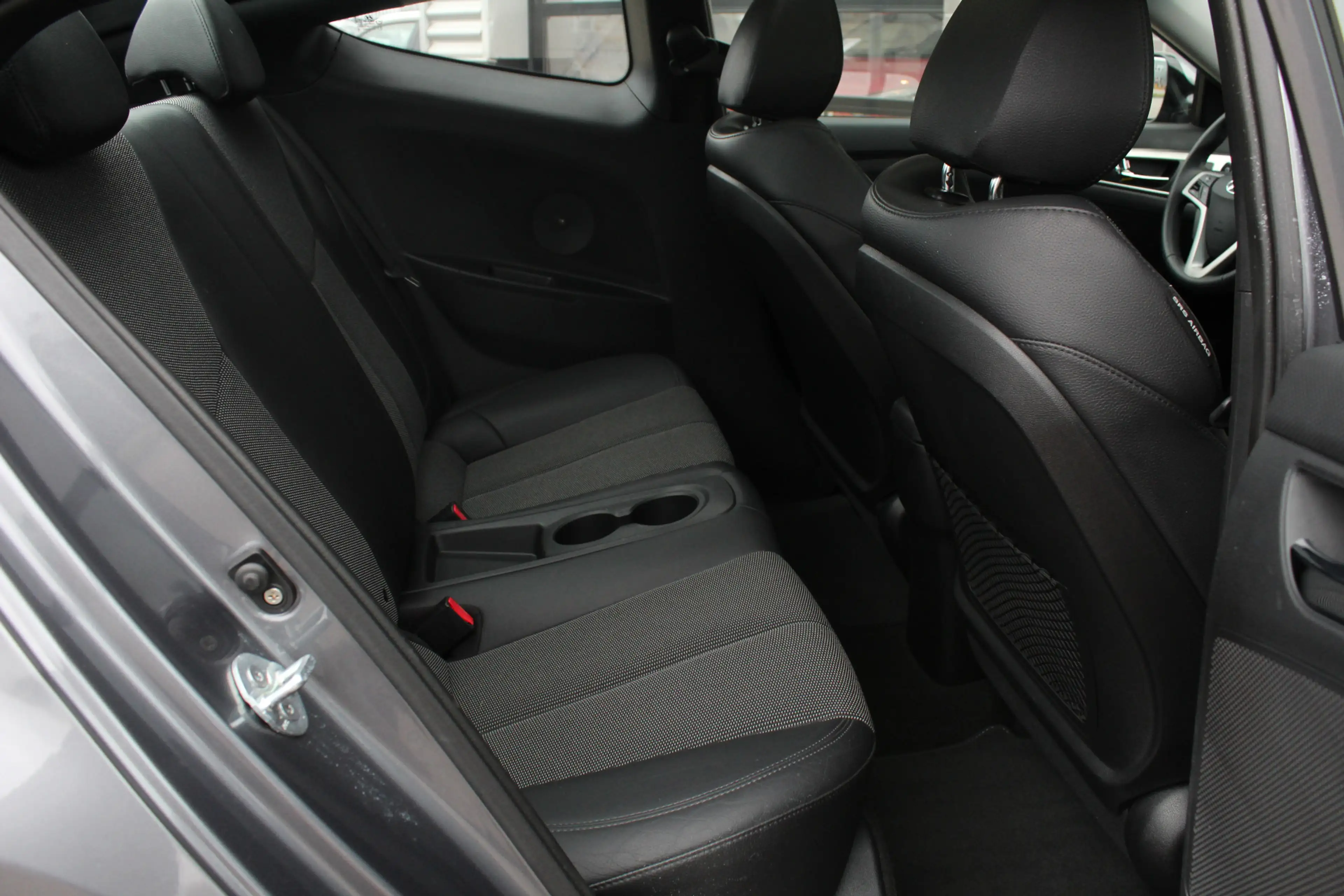 Hyundai VELOSTER 1.6 GDI i-Vision / Panoramadak / Camera / N.A.P. — photo 12