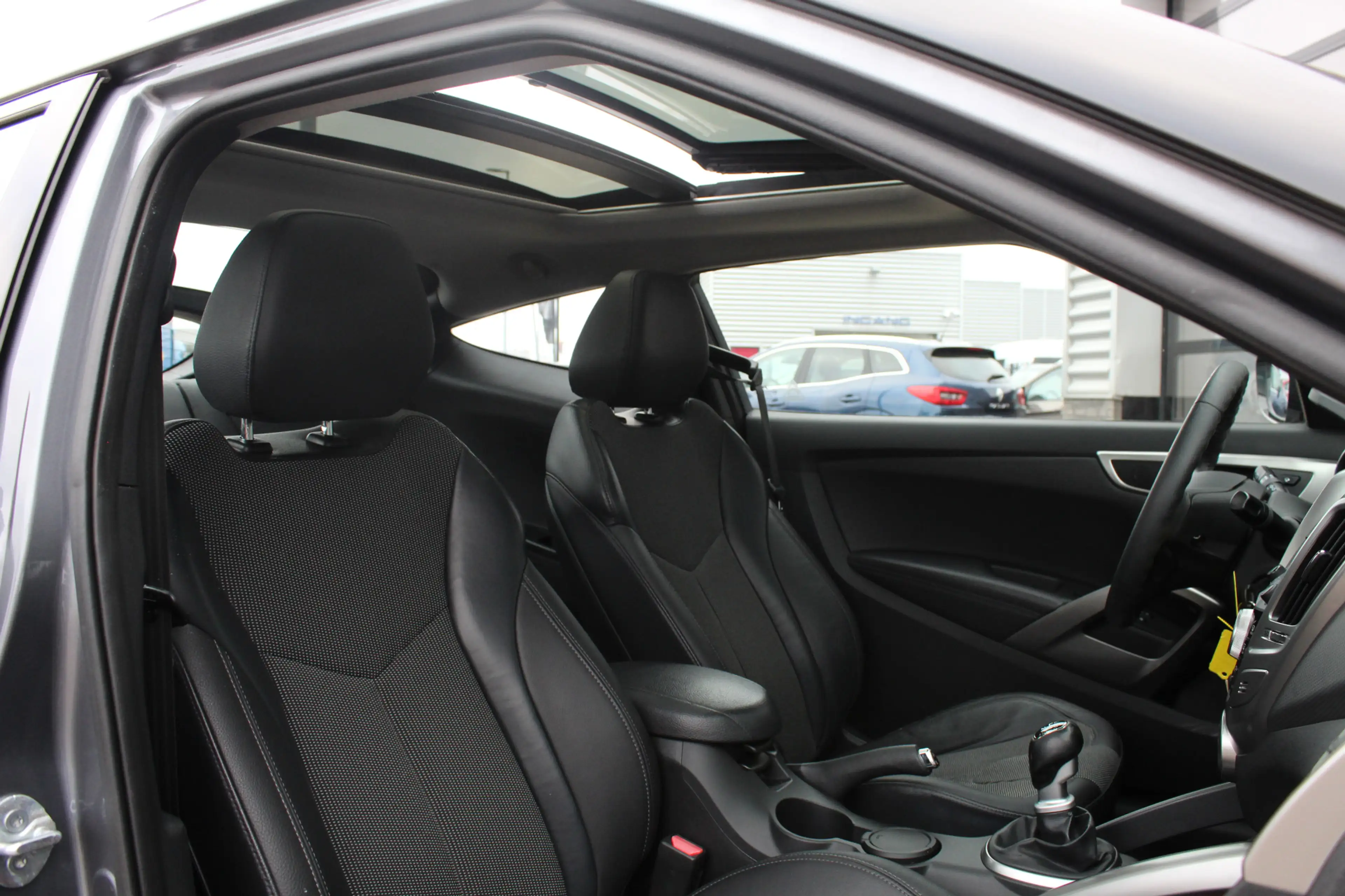 Hyundai VELOSTER 1.6 GDI i-Vision / Panoramadak / Camera / N.A.P. — photo 10