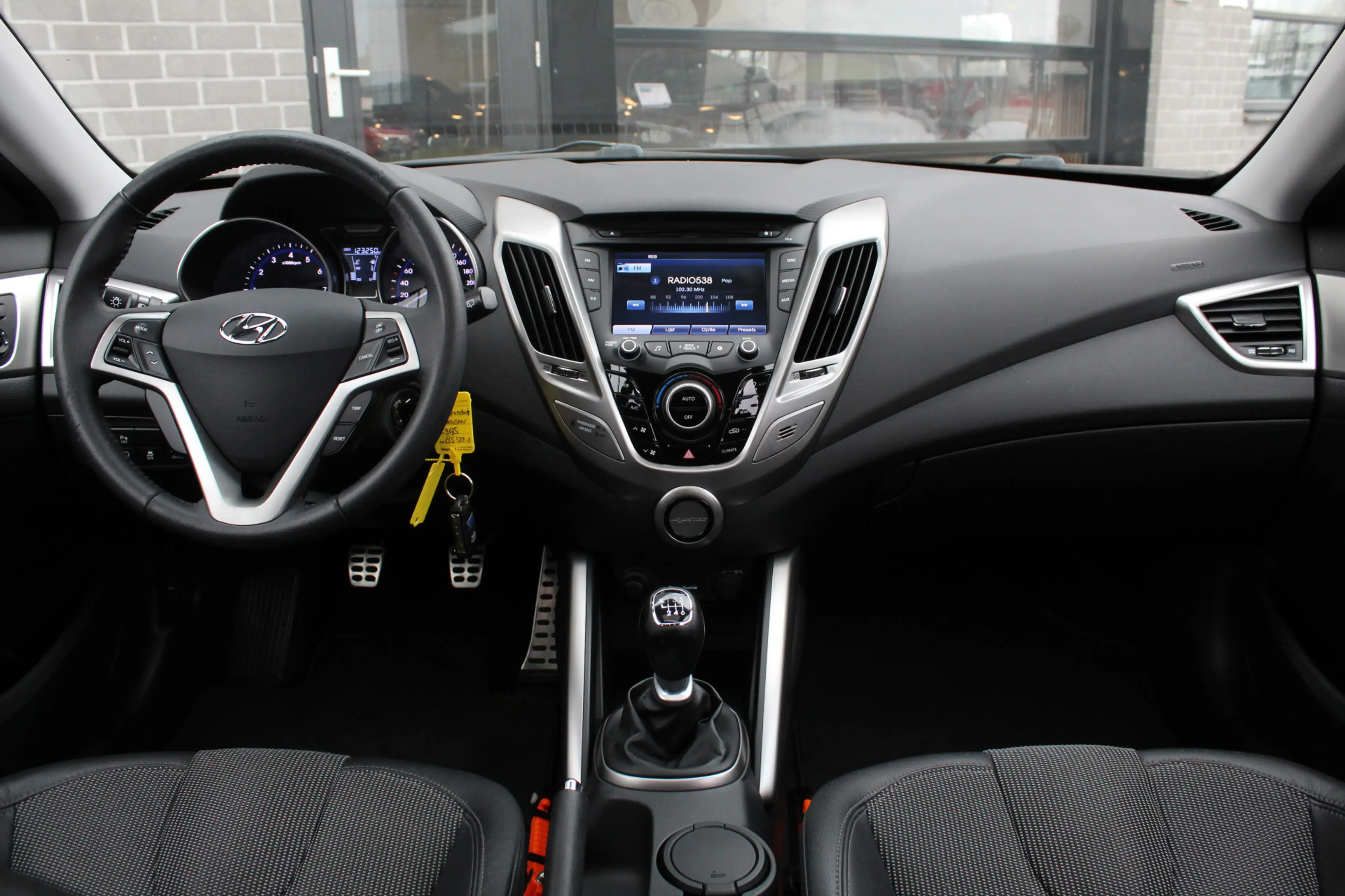 Hyundai VELOSTER 1.6 GDI i-Vision / Panoramadak / Camera / N.A.P. — photo 2