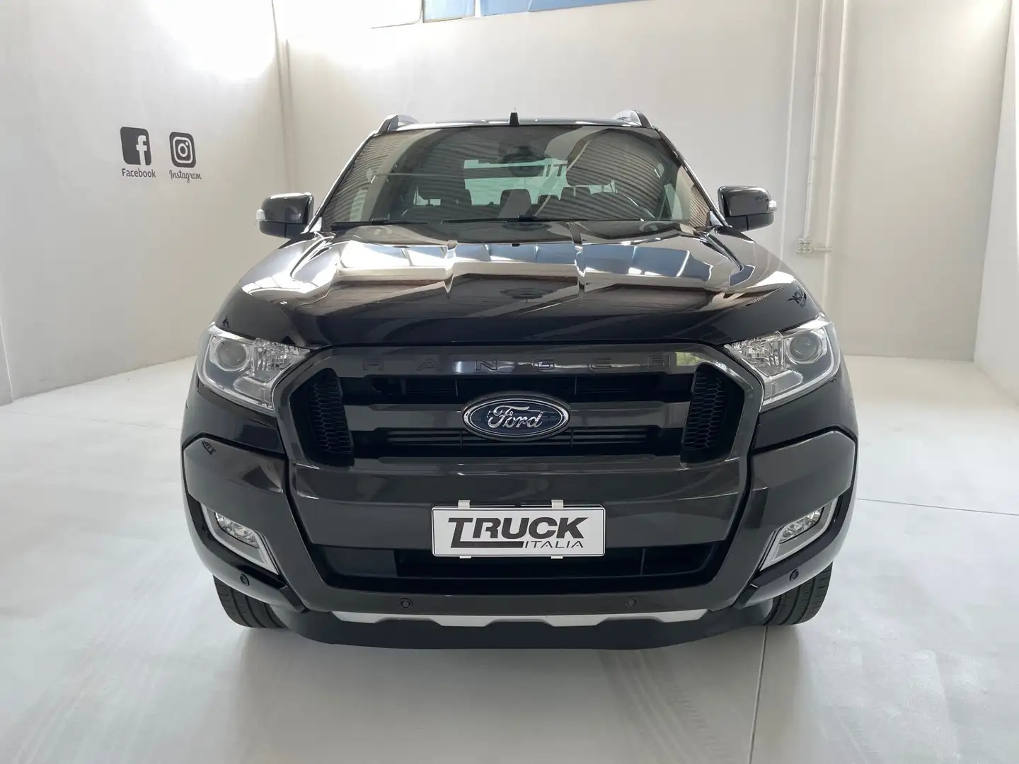 Ford Ranger 3.2 tdci dc Wildtrak 200cv auto Nero - 2