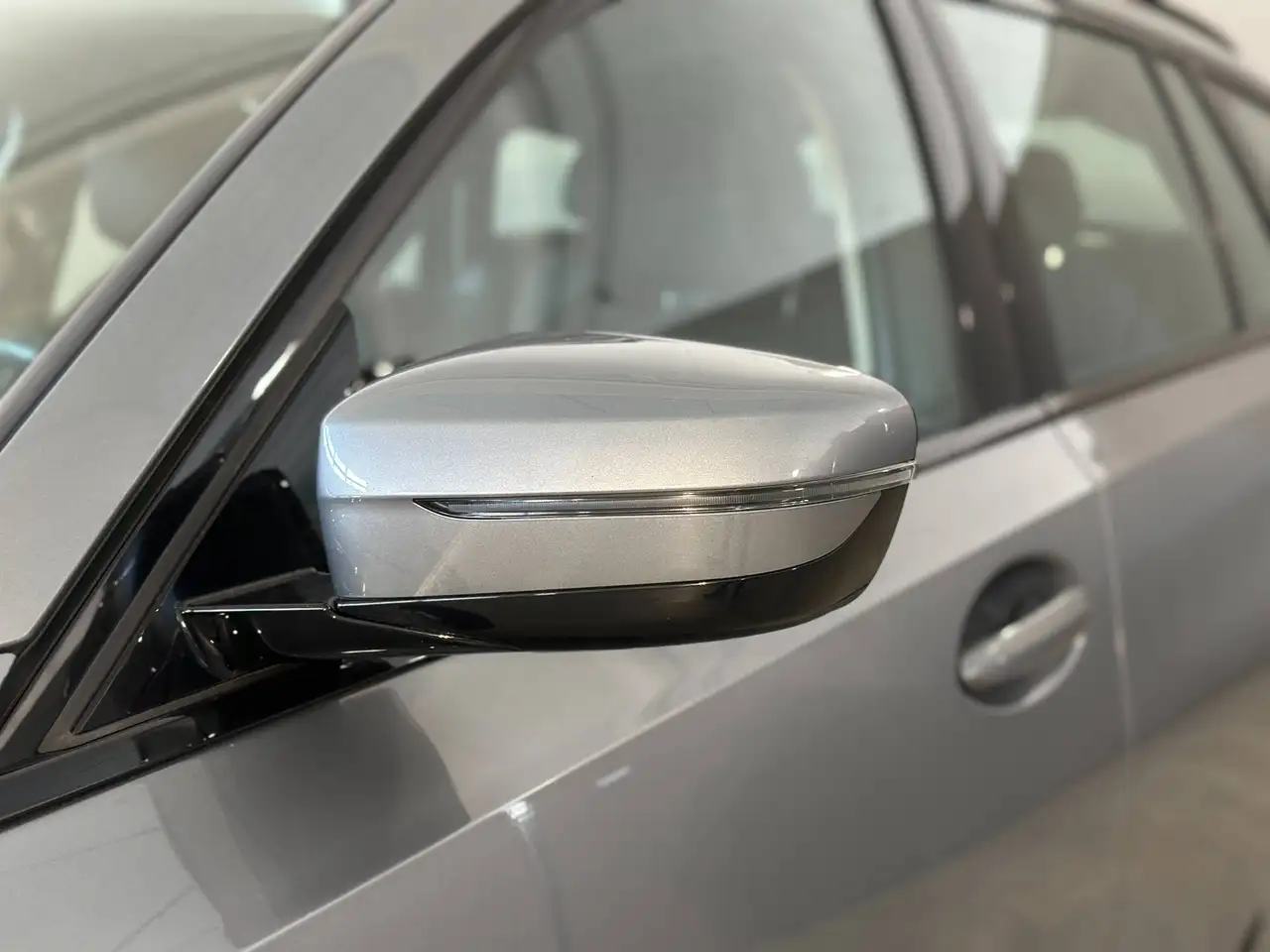2022 BMW 320 e Touring auto, photograph 3