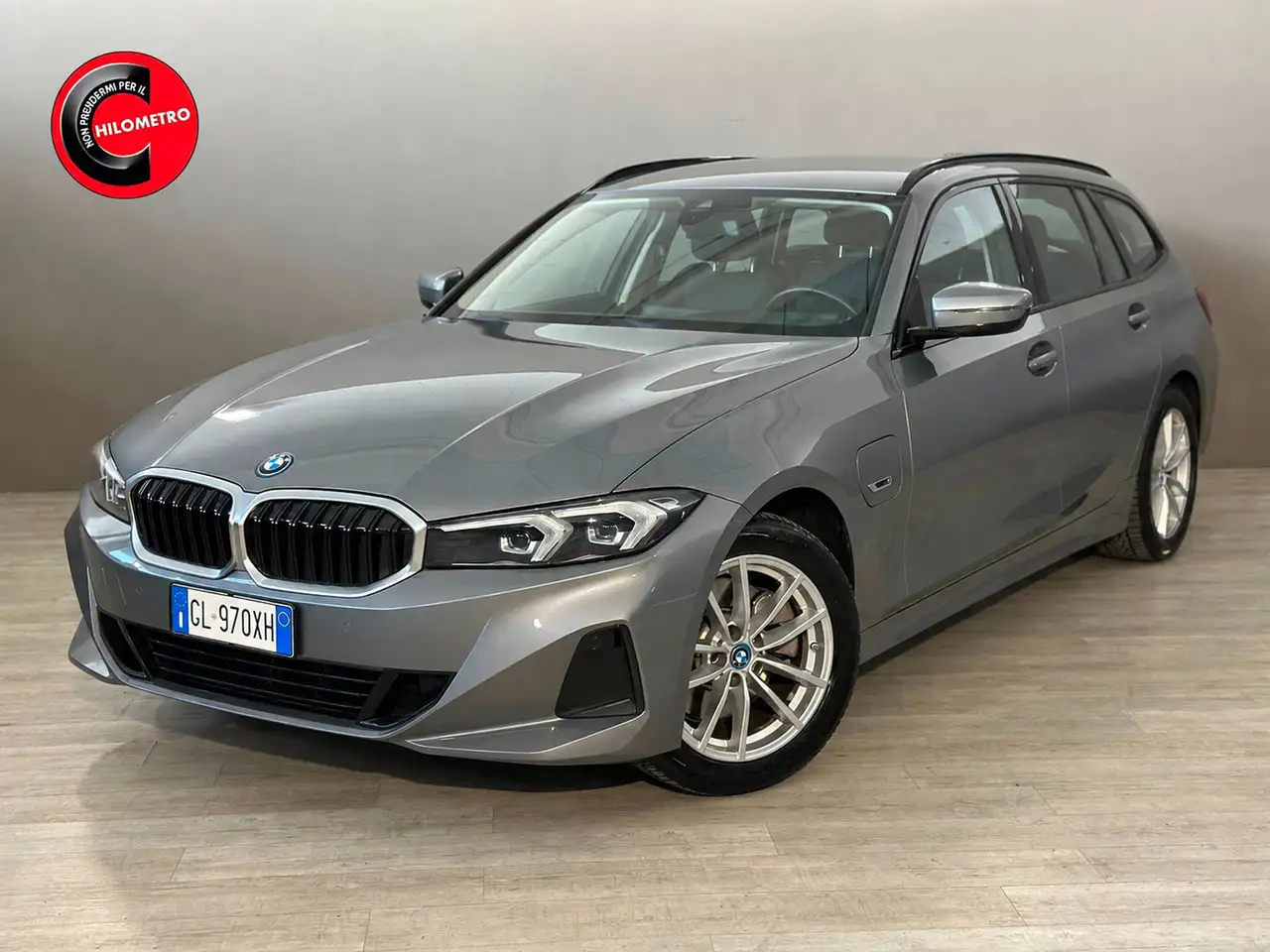 2022 BMW 320 e Touring auto, photograph 1