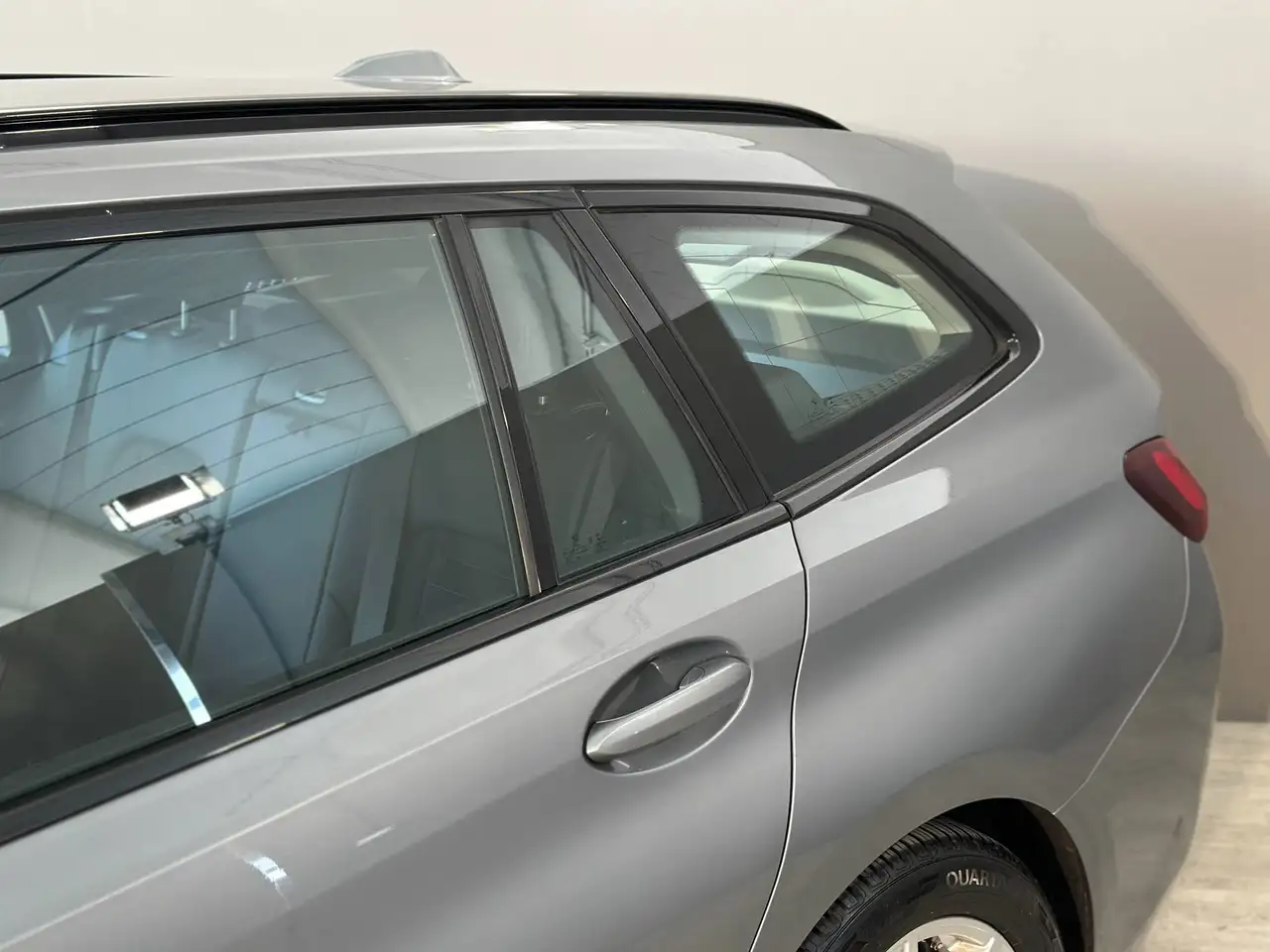 2022 BMW 320 e Touring auto, photograph 4