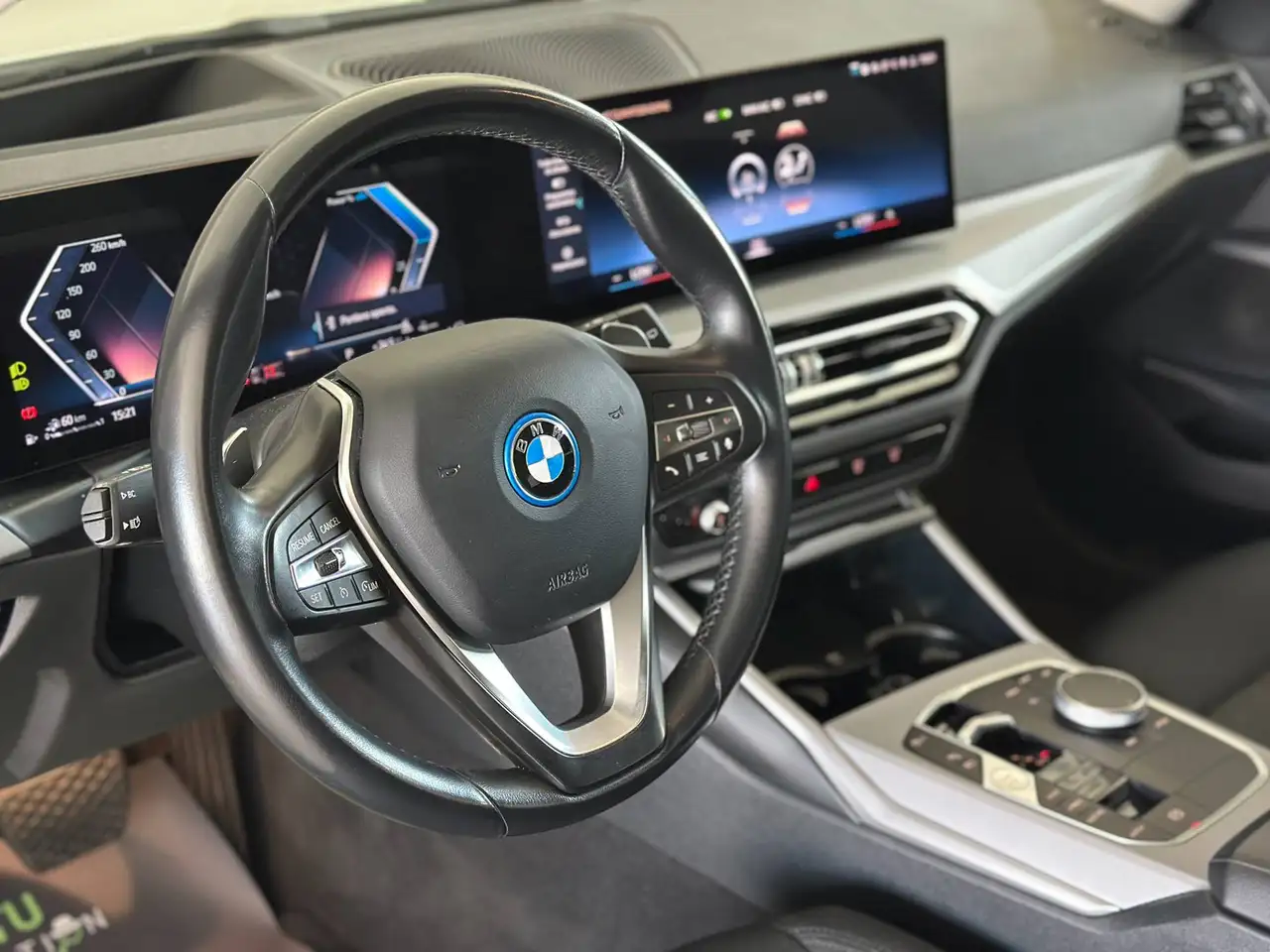 2022 BMW 320 e Touring auto, photograph 6