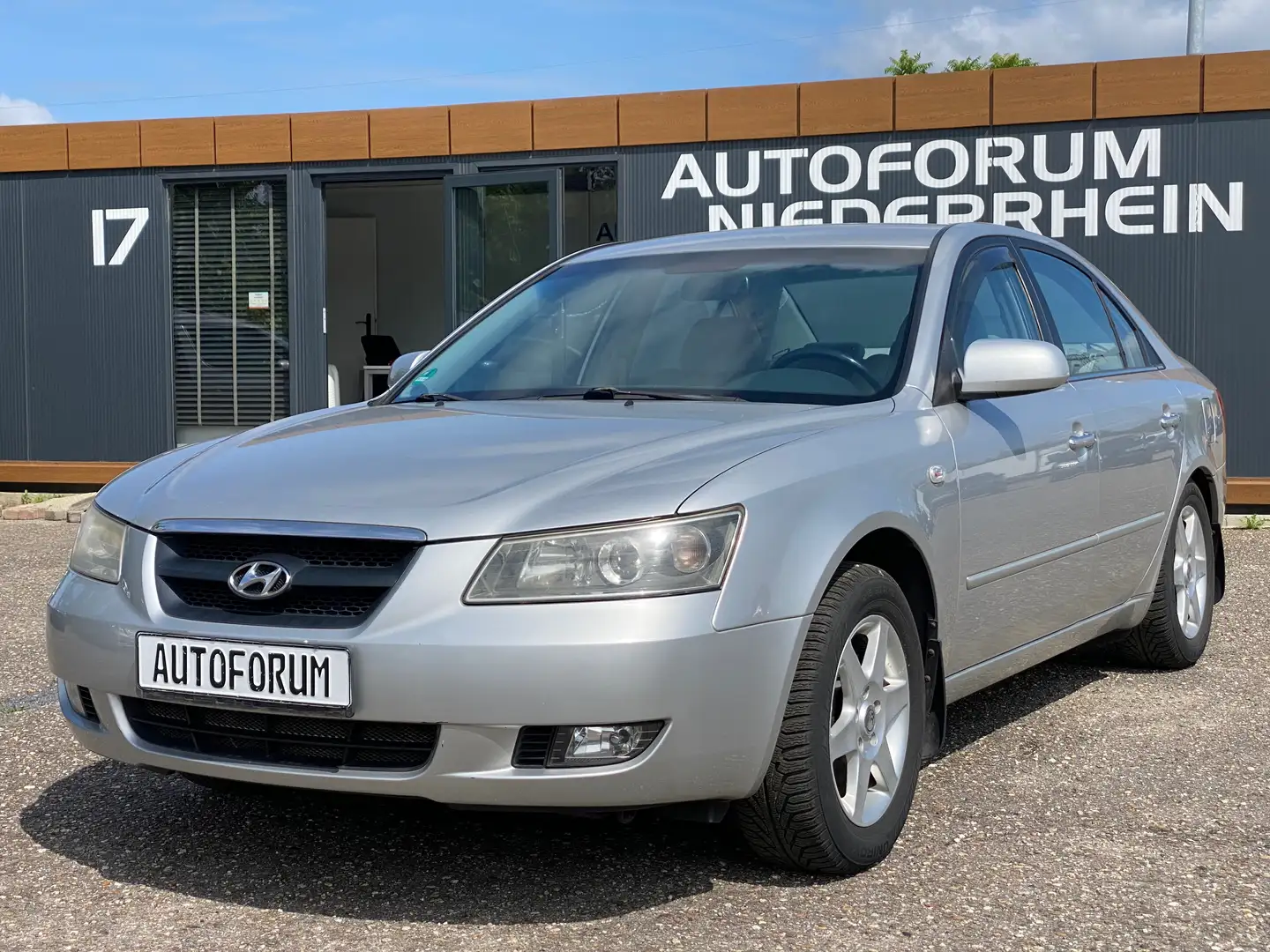 Hyundai SONATA 2.4 GLS NF mit LPG Gasanlage* Voll-LEDER* Plateado - 1