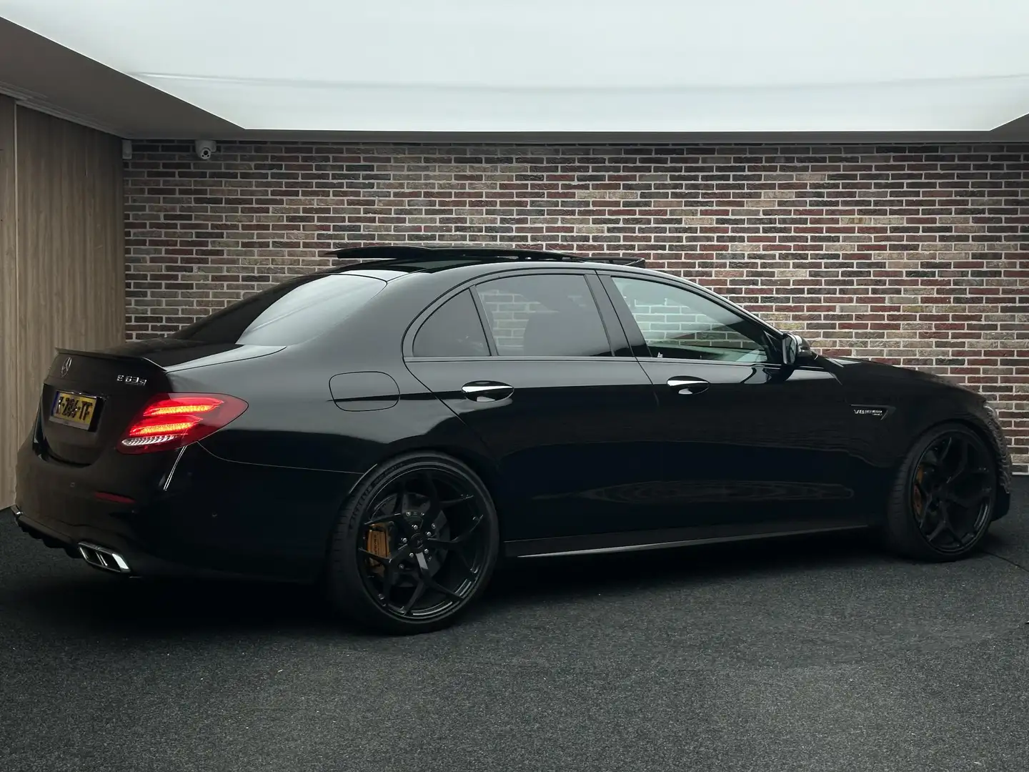 Mercedes-Benz E 63 AMG S Premium Plus Keramisch Panorama Head Dealer Gara Чорний - 2