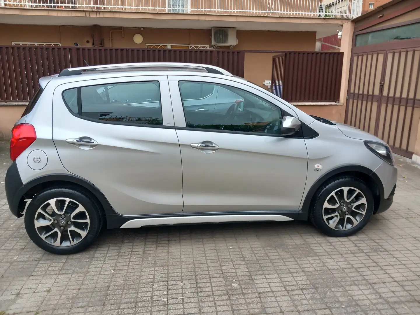 Opel Karl Karl 1.0 Rocks 75cv Argento - 2