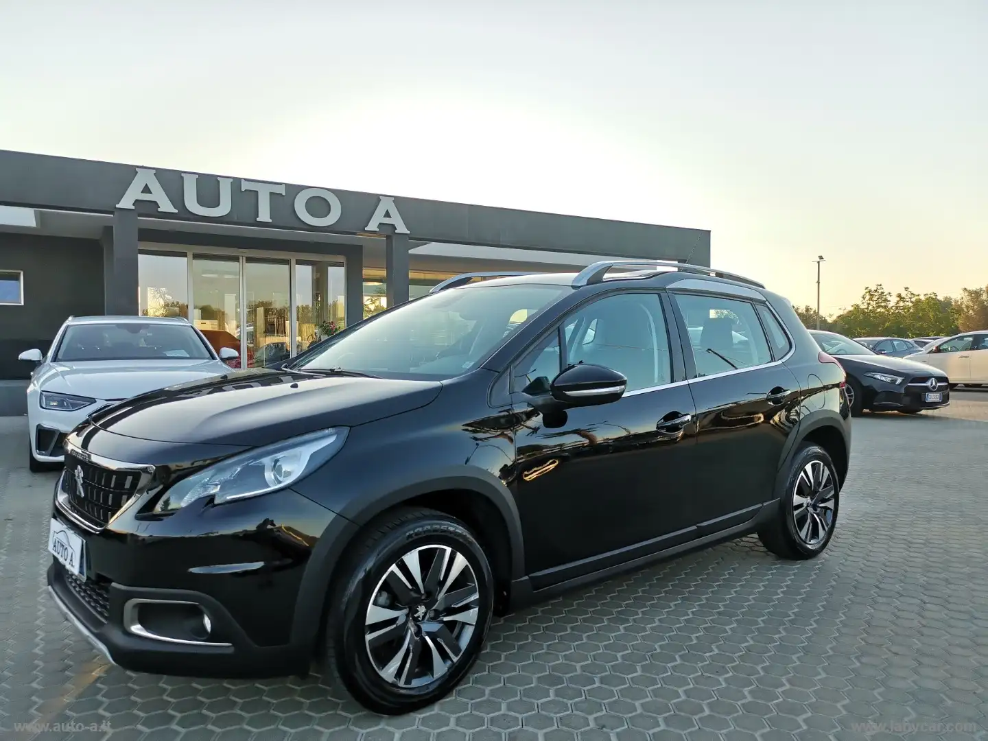 Peugeot 2008 PureTech 82 Allure Nero - 1