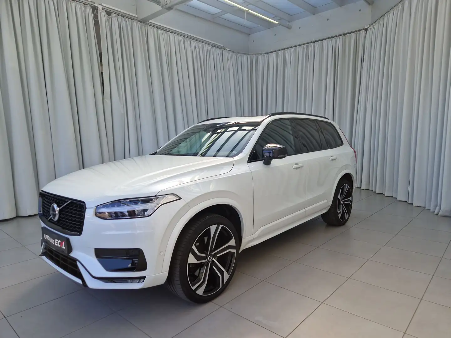 Volvo XC90 AUT KlimaA LM SoundSys Weiß - 2