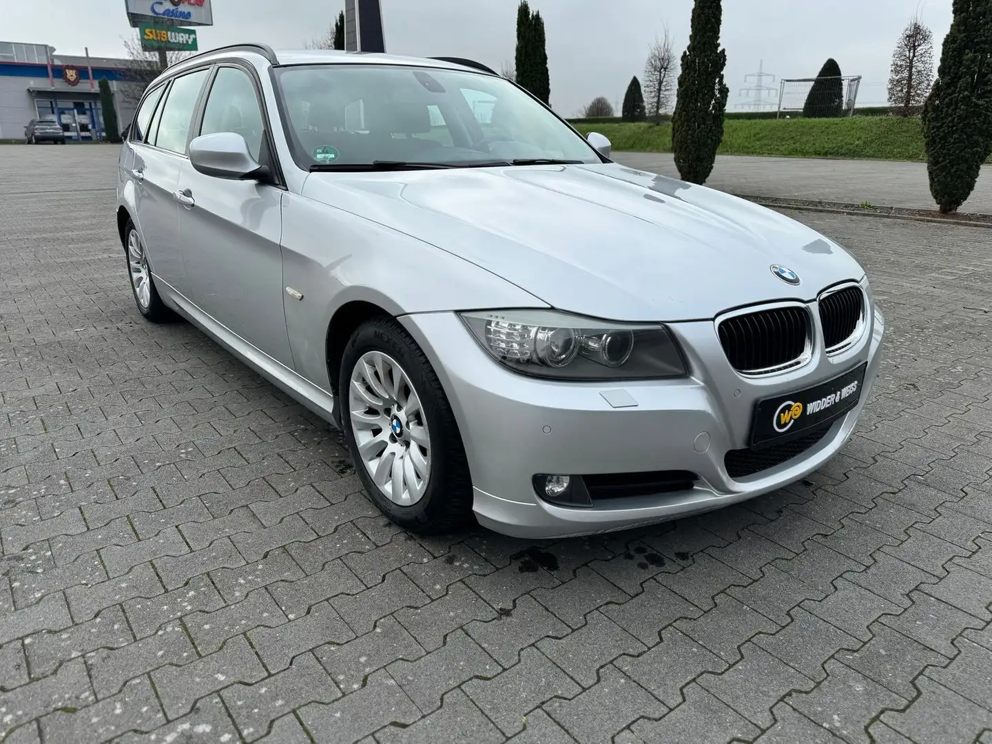 BMW 320 D AUTOMATIK/NAVI/XENON/PDC/MFL/ALU Gümüş rengi - 2