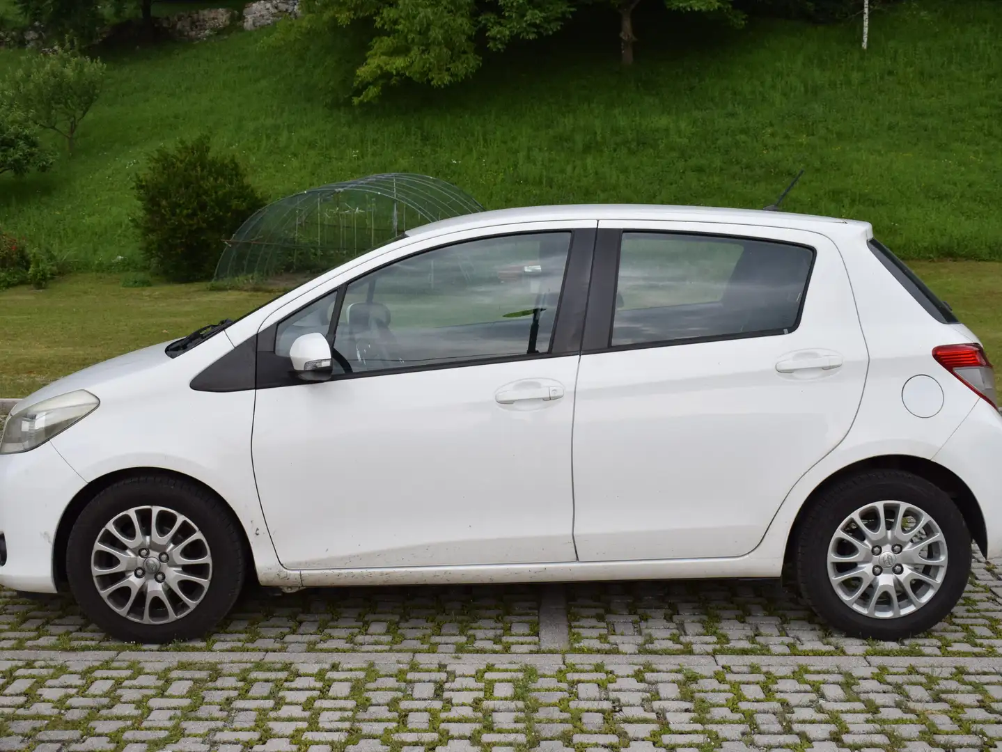 Toyota Yaris Yaris 5p 1.4 d-4d Active Bianco - 1