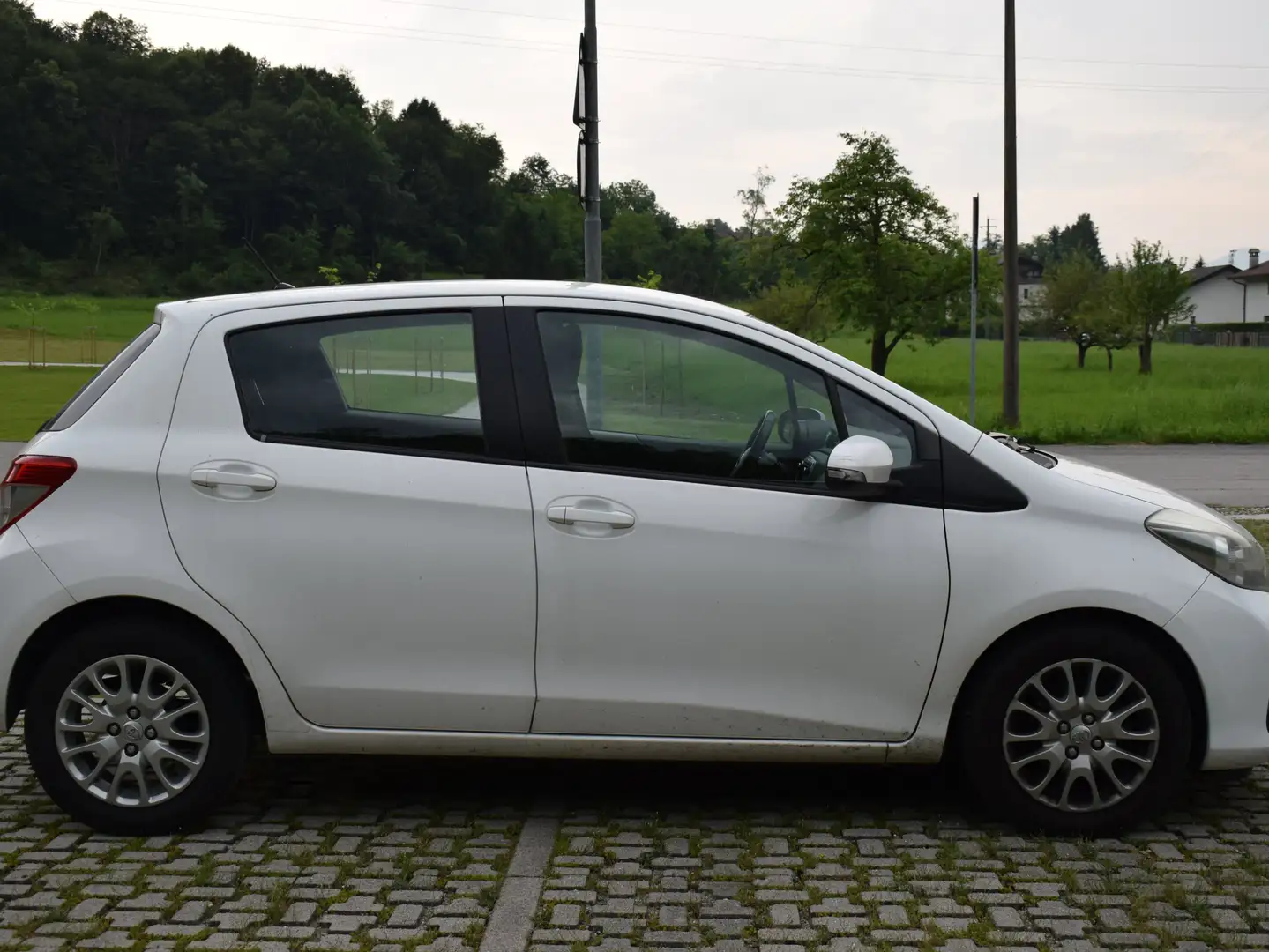 Toyota Yaris Yaris 5p 1.4 d-4d Active Bianco - 2