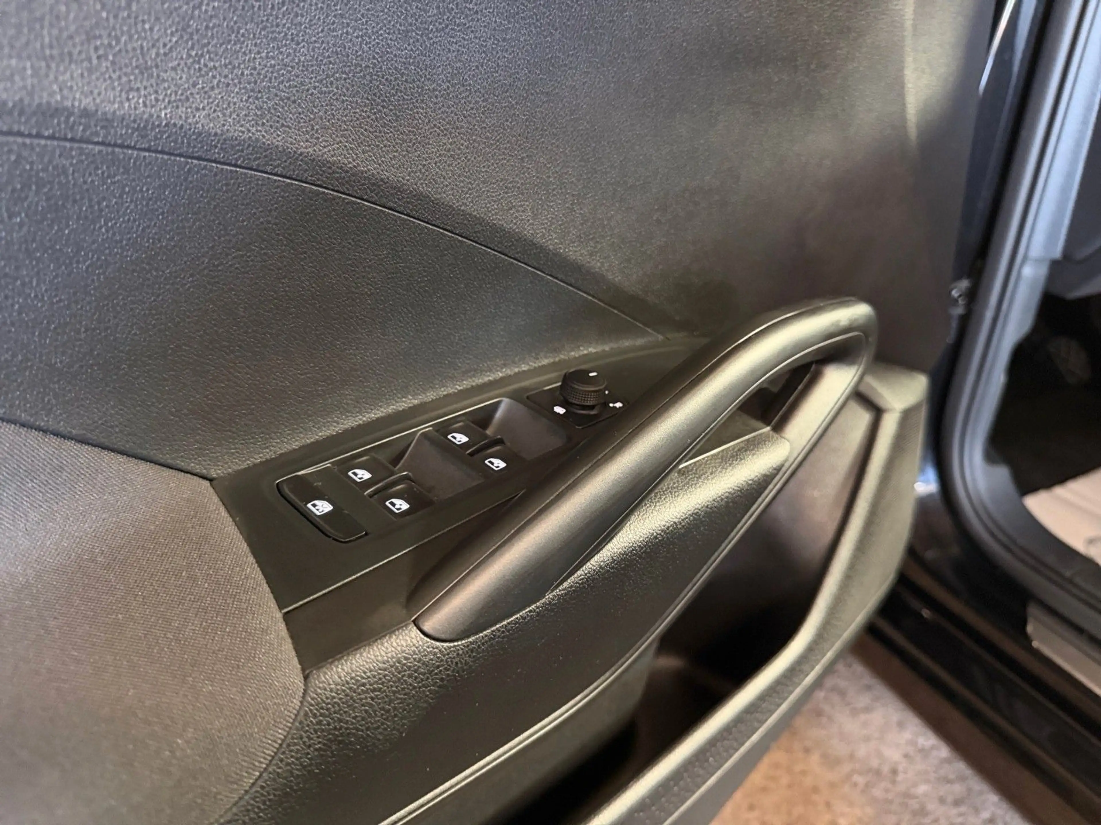 Skoda Fabia 1.0 TSI CarPlay LED-Scheinwerfer PDC — photo 14