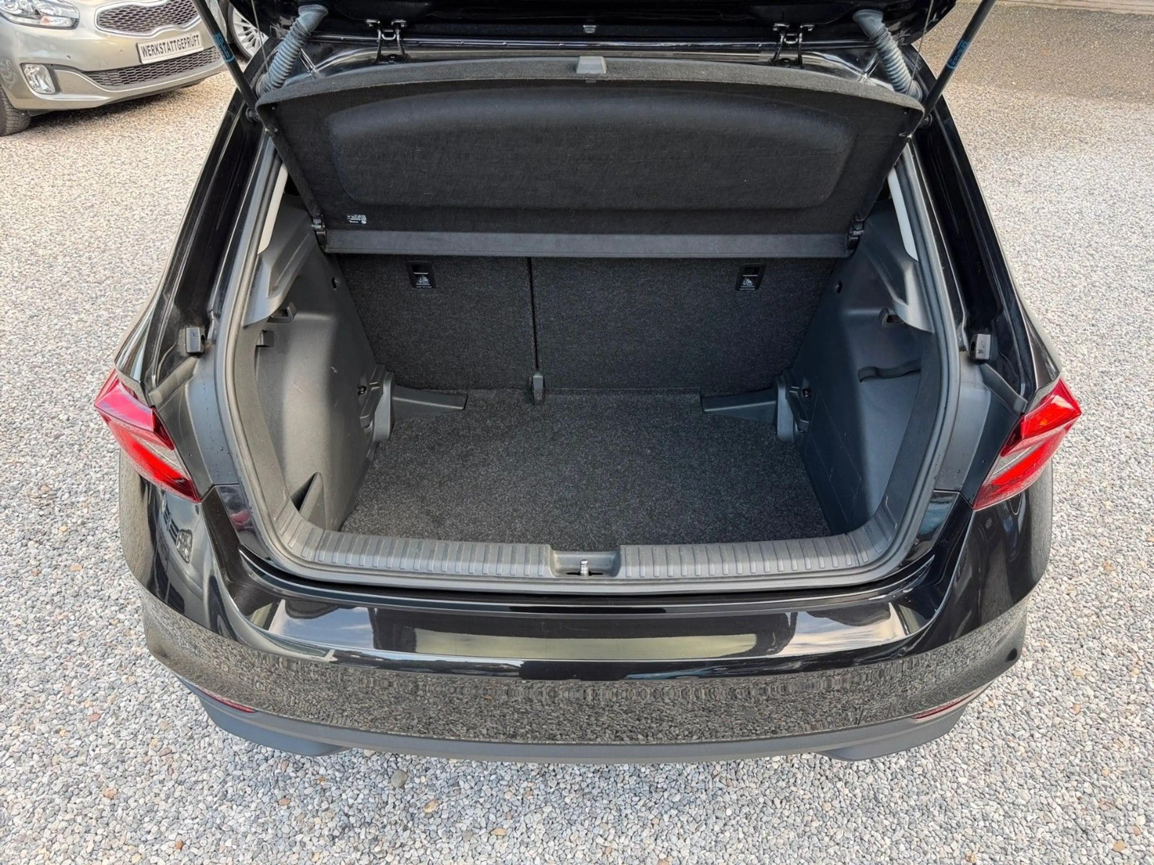 Skoda Fabia 1.0 TSI CarPlay LED-Scheinwerfer PDC — photo 11