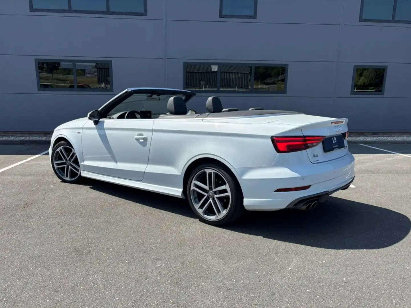 Audi A3 A3 Cabrio, 35 TFSI, S-tronic, S-line Wit - 2