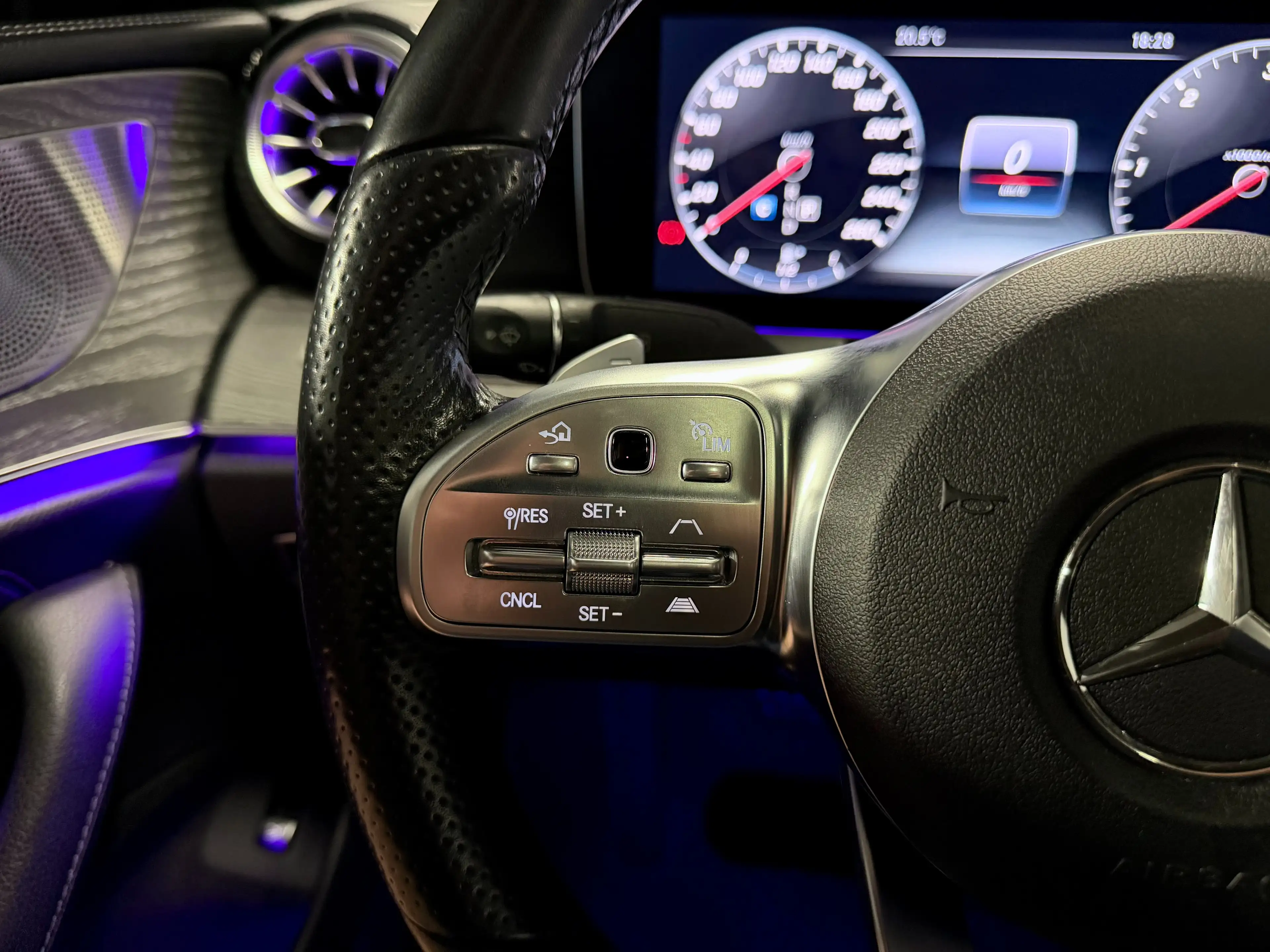 Mercedes-Benz CLS 350 d 4Matic|AMG-Line|Schiebedach|BURMESTER|LUFTF.|360 — photo 13
