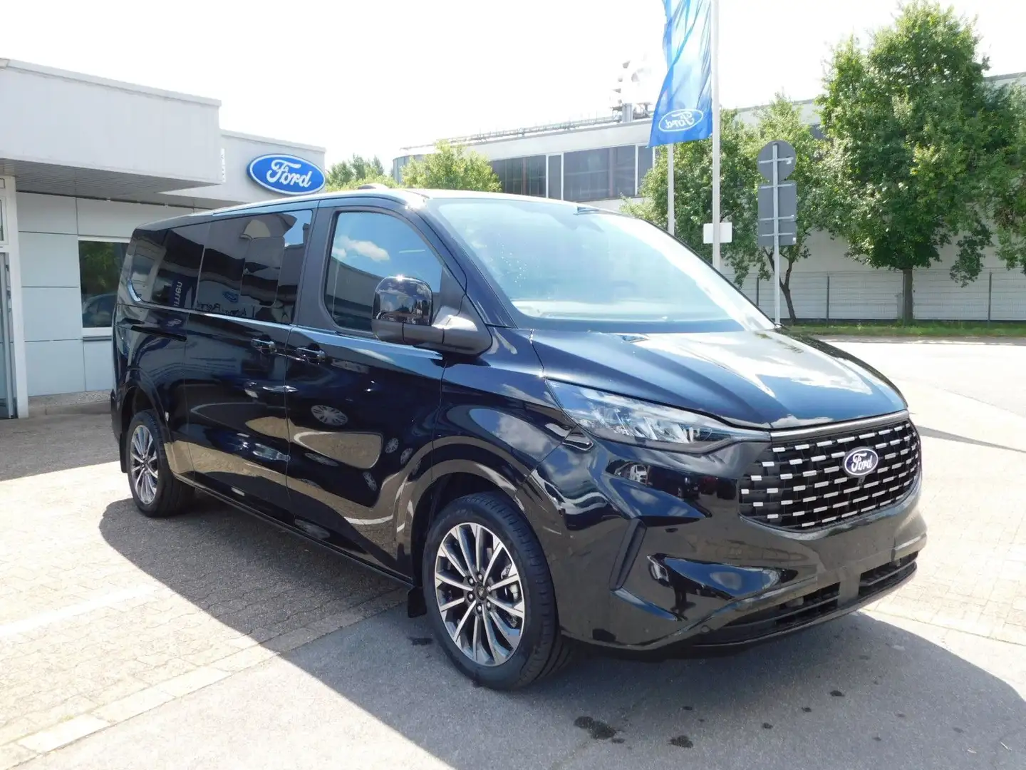 Ford Tourneo Custom Titanium X  2.0 L2 Autom. Allrad Schwarz - 1