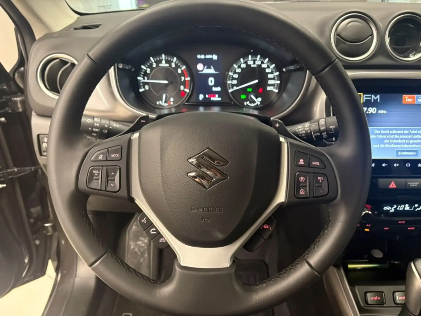 Suzuki Vitara 1.4 HYBRID ALLGRIP 6AT shine Silber - 1